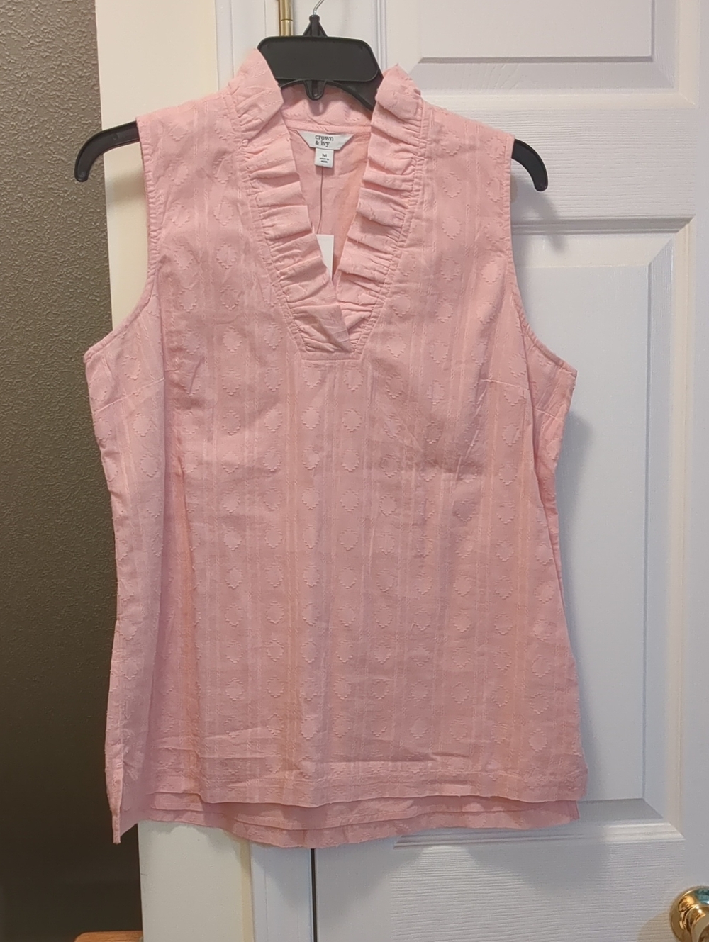 crown & ivy Light Pink Eyelet Ruffle V-Neck Sleeveless Top